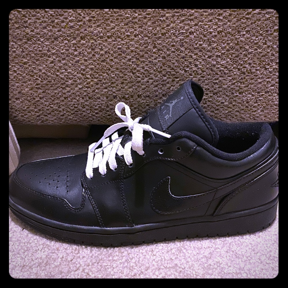 Nike air jordan 1 low triple black